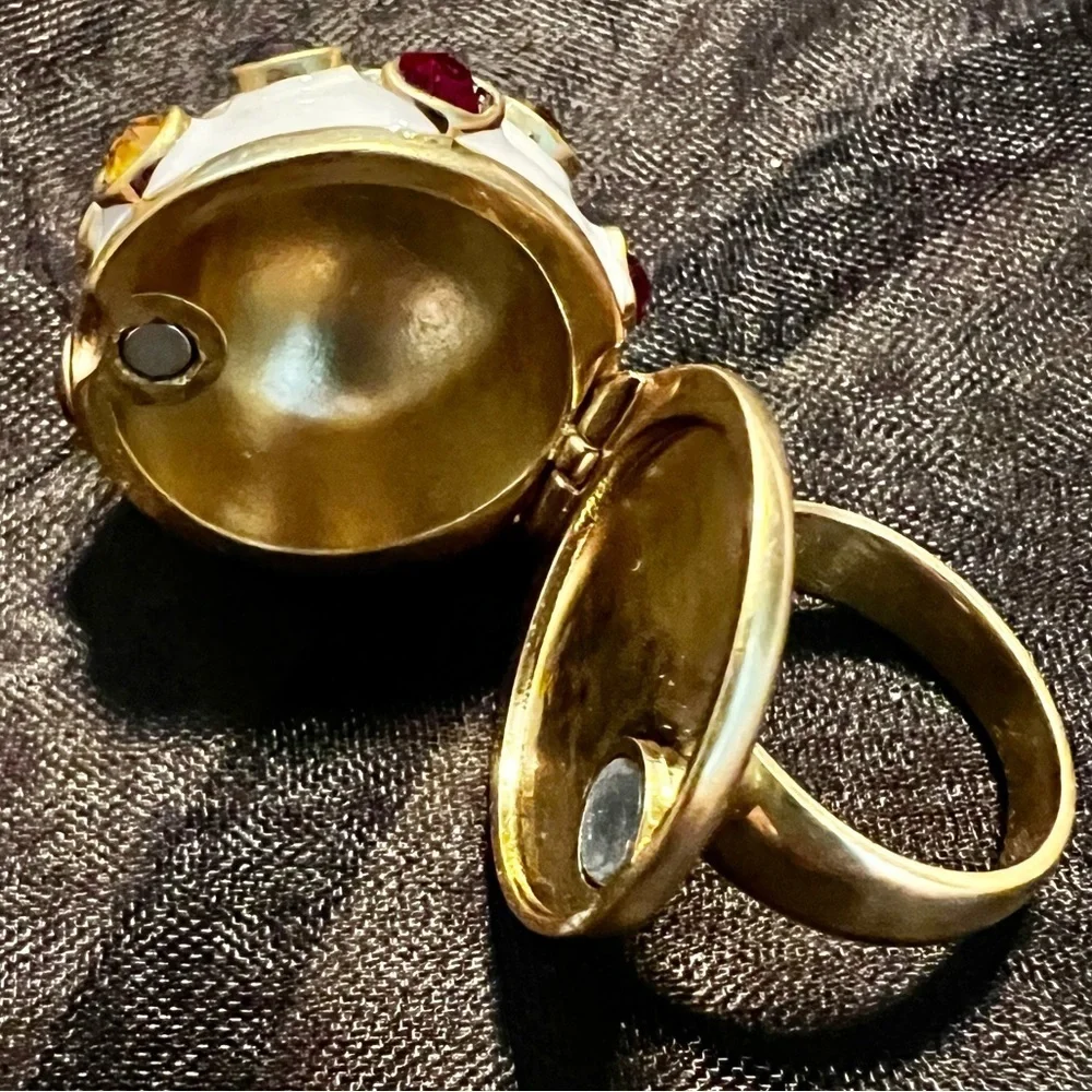 🆕Tory Burch Authentic Unique Locket Magnetic Ring White Enamel Colorful Stones